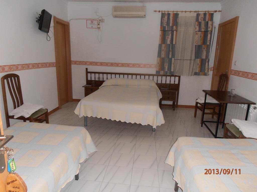 Hostal Restaurante Las Rejas Archidona Chambre photo